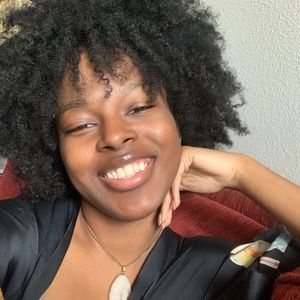 Meet your Posher, Alexis